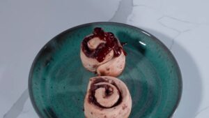 Cinnamon Walnut Buns